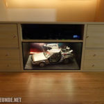 Schrank-Eigenbau mit DeLorean-Modell