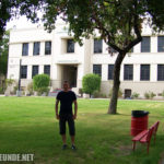 Vor der Hill Valley High School