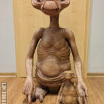 E.T. mit seinem lebensgroßen "Bruder"