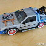 DeLorean mit Weißwandreifen und Hood-Box