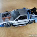 DeLorean mit Schienenädern und Hood-Box