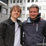 Mit Sänger Lewis Capaldi bei Dreharbeiten in Berlin